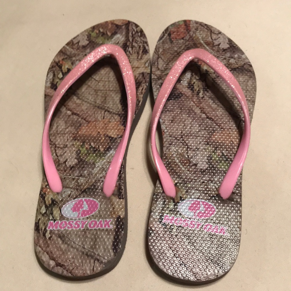 Mossy oak flip flops